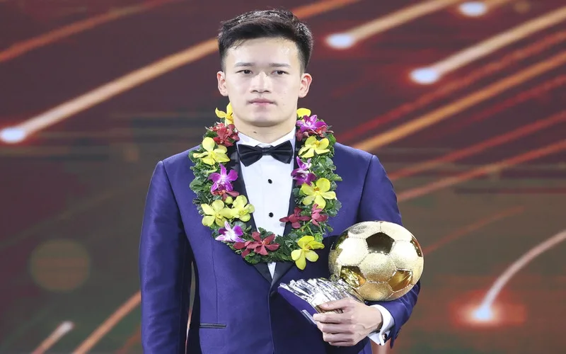 cau thu hoang duc que o dau hanh trinh bong da chuyen nghiep